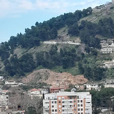 Bujtina Musta 1 Tatil parkı Berat