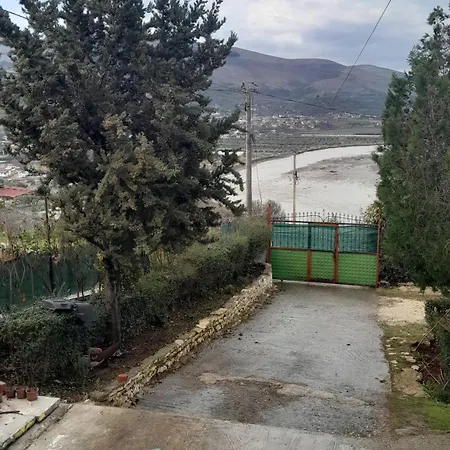 Bujtina Musta 1 * بيرات